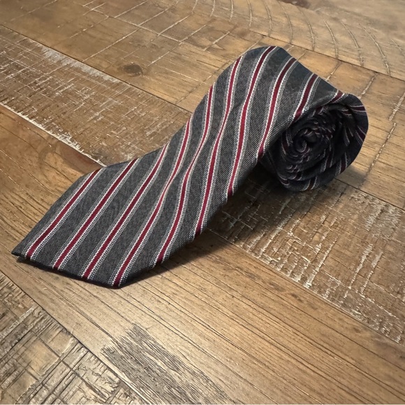 Calvin Klein Gray and Red Striped Men's Tie - Picture 3 of 6